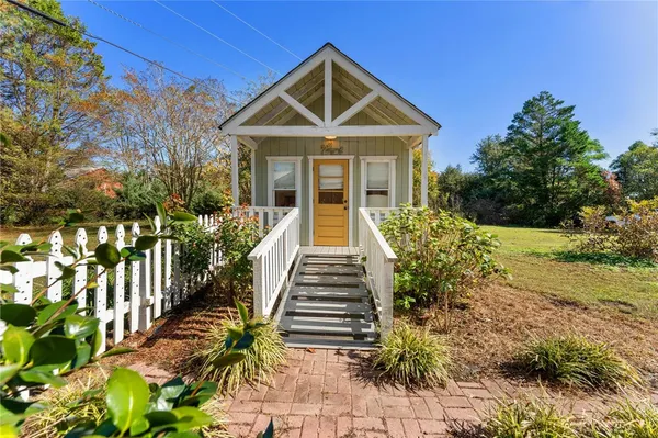 $340,000 | 605 East Fairplay Boulevard, Fair Play, SC 29643