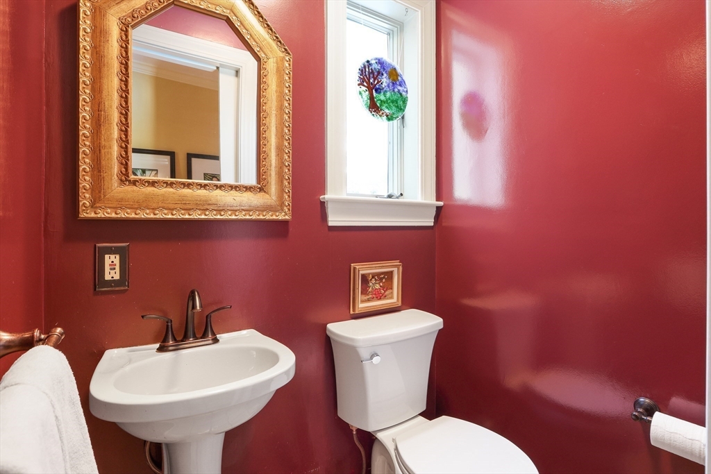 9 Sherwood Road Natick, MA 01760 - Photo 17 of 39 Gallery Image 17