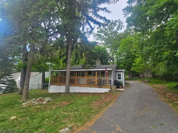$2,100 | 10 Shawnee Road, Hopatcong, NJ 07843
