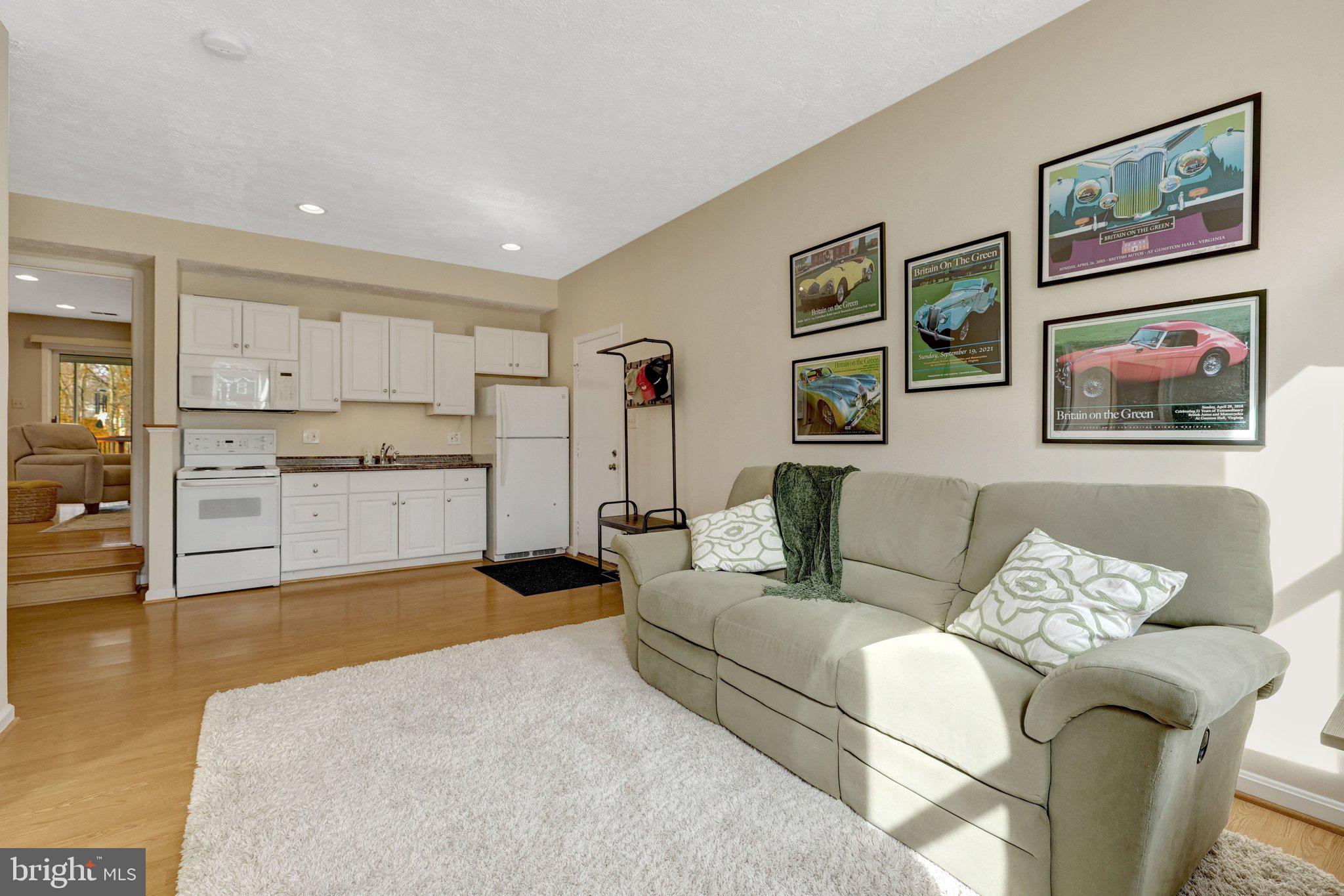 34 Lipscomb Court Sterling, VA 20165 - Photo 33 of 91 a living room with furniture and kitchen view