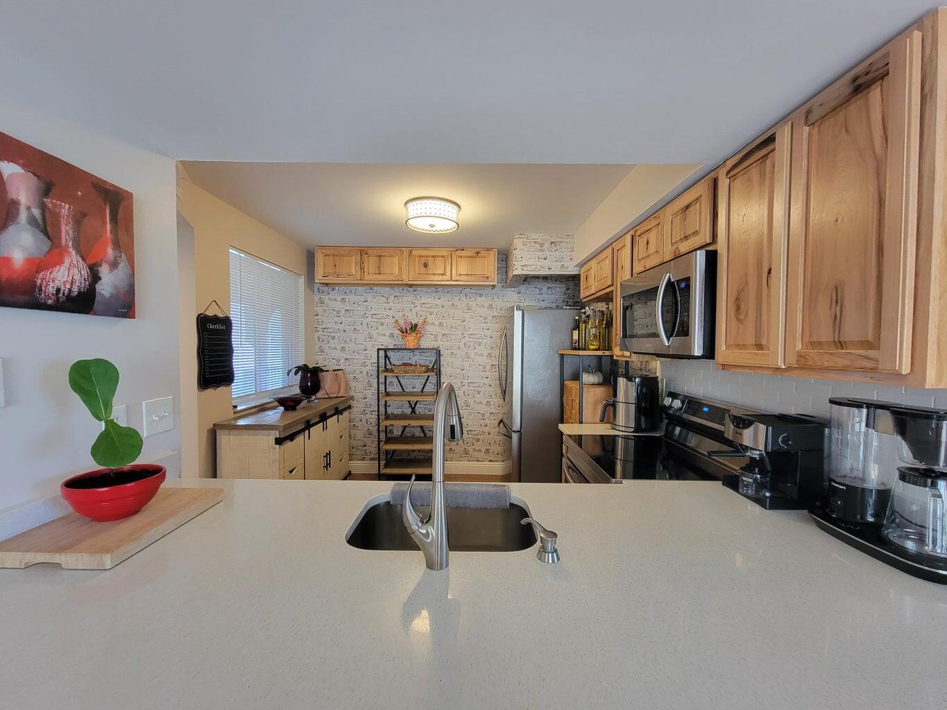 Undisclosed Address West Palm Beach, FL 33409 - Photo 16 of 58 20220119043604005269000000-o