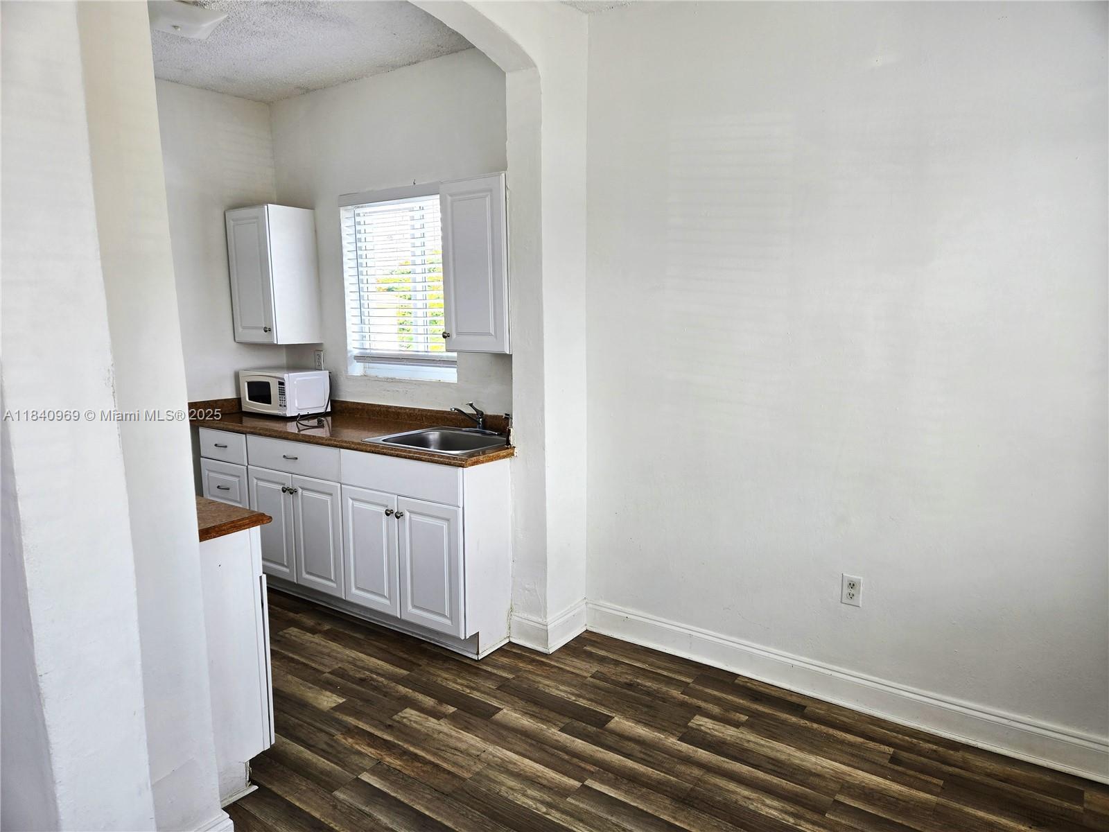 384 Tamiami Canal Road, Unit 4 Miami, FL 33144 - Photo 4 of 11