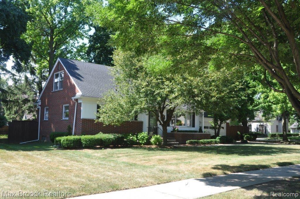 1126 Yorkshire Road Birmingham, MI 48009 - Photo 2 of 26 Beautiful home