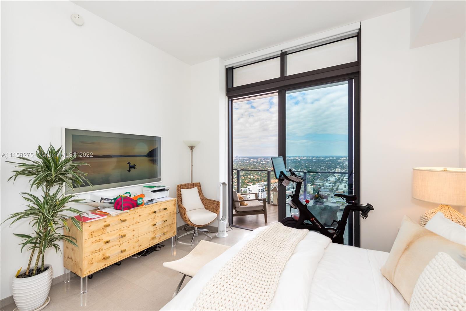 88 Southwest 7th Street, Unit 4110 Miami, FL 33130 - Photo 15 of 33 a bedroom with a bed and large window