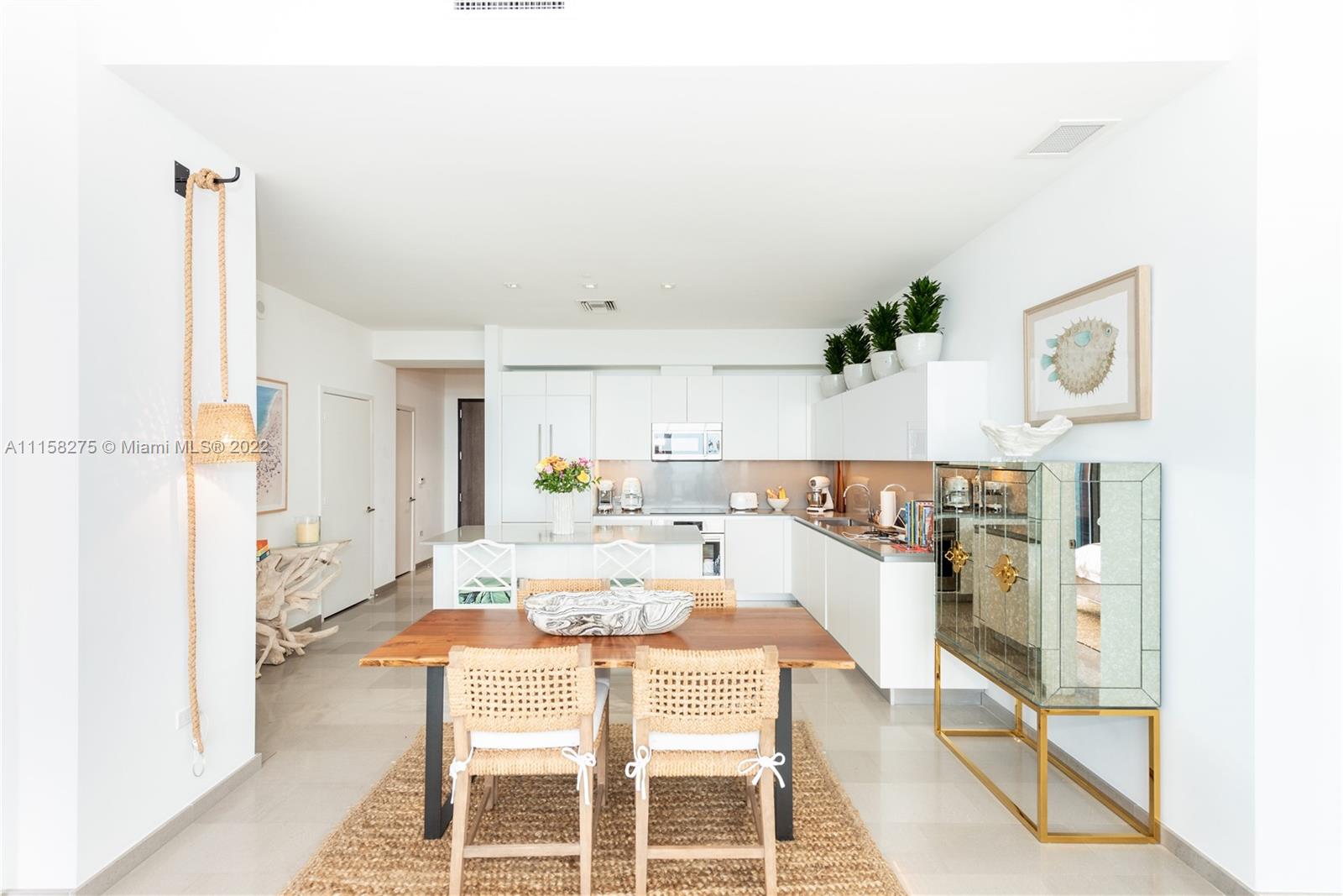 88 Southwest 7th Street, Unit 4110 Miami, FL 33130 - Photo 6 of 33 a large kitchen with a table and chairs