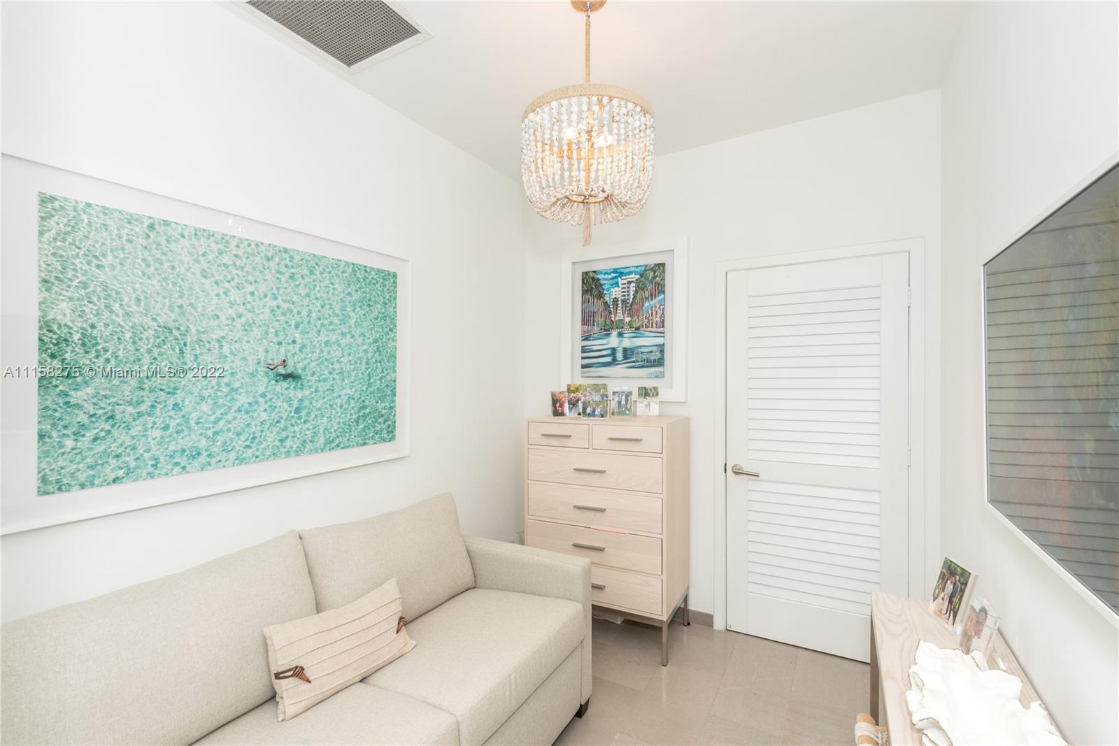 88 Southwest 7th Street, Unit 4110 Miami, FL 33130 - Photo 7 of 33 a view of a bedroom with windows