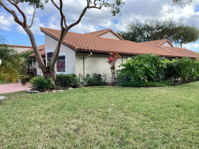 $425,000 | 6258 Pointe Regal Circle, Unit B, Delray Beach, FL 33484