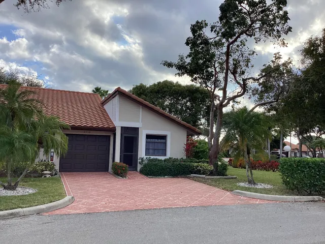 $425,000 | 6258 Pointe Regal Circle, Unit B, Delray Beach, FL 33484