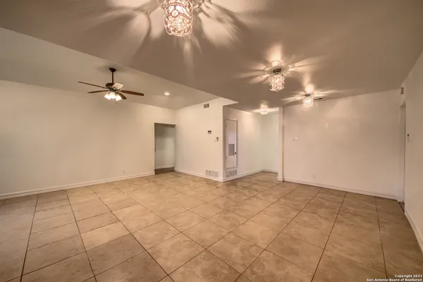 $2,100 | 11015 Wedgewood Drive, San Antonio, TX 78230