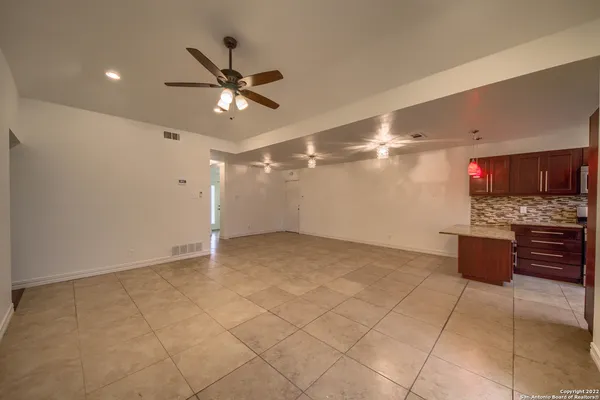 $2,100 | 11015 Wedgewood Drive, San Antonio, TX 78230