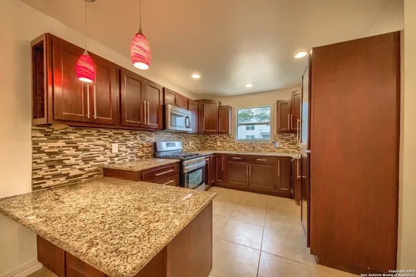 $2,100 | 11015 Wedgewood Drive, San Antonio, TX 78230