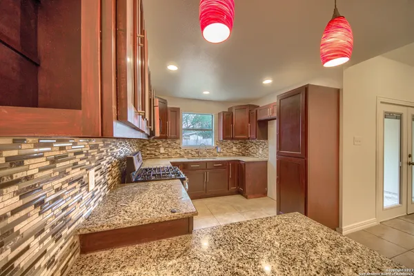 $2,100 | 11015 Wedgewood Drive, San Antonio, TX 78230