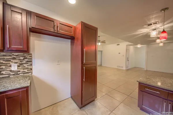 $2,100 | 11015 Wedgewood Drive, San Antonio, TX 78230