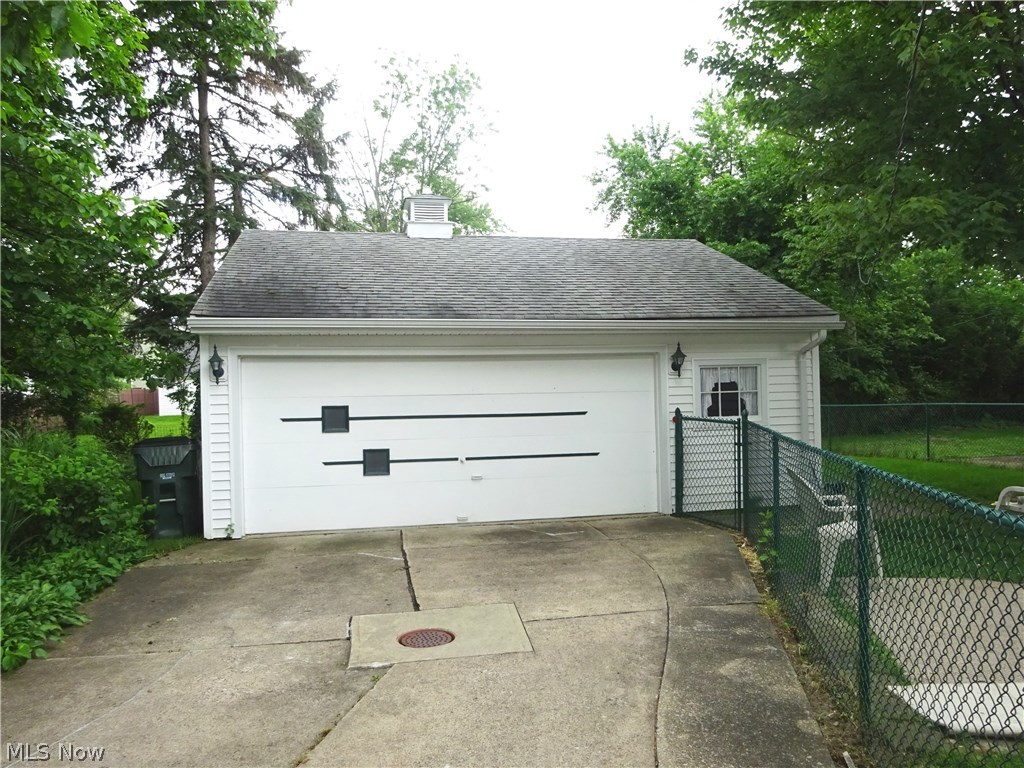 1178 Mayfield Ridge Road Cleveland, OH 44124 - Photo 9 of 10
