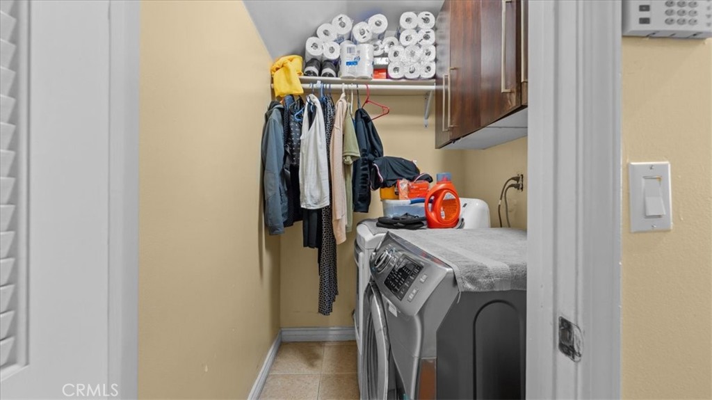 10115 Onyx Way Riverside, CA 92503 - Photo 13 of 18 a utility room with dryer and washer