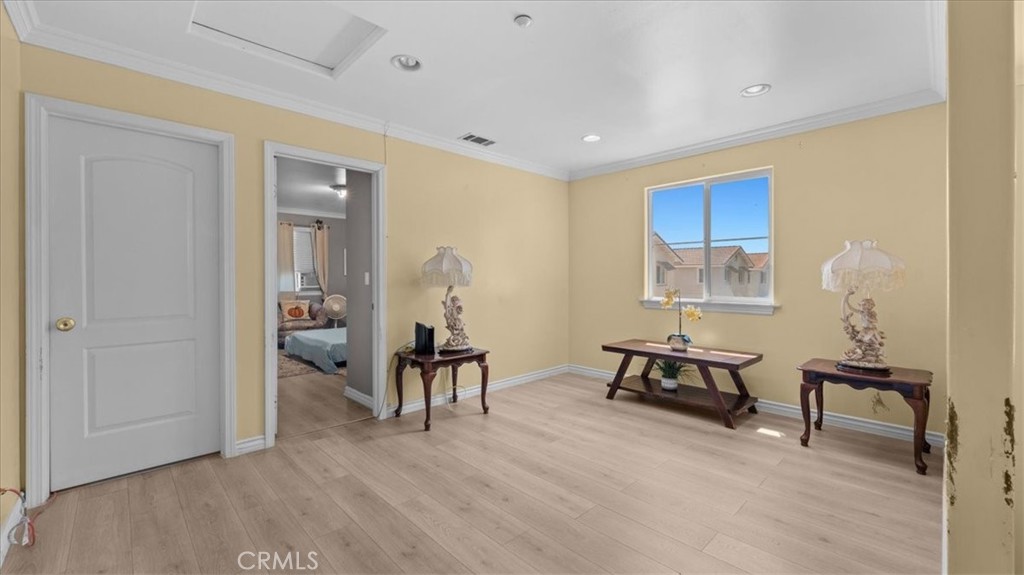 10115 Onyx Way Riverside, CA 92503 - Photo 6 of 18 a view of a livingroom with furniture and a livingroom