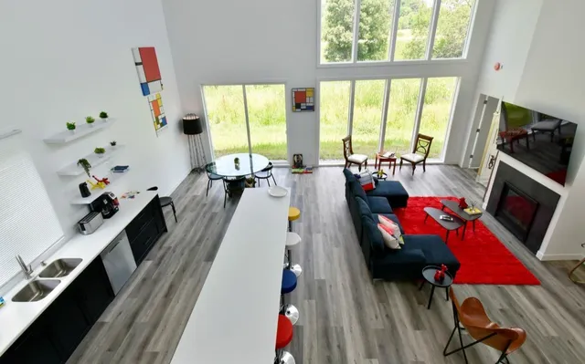 $7,995 | 1021 Gardner Street East, Wayzata, MN 55391