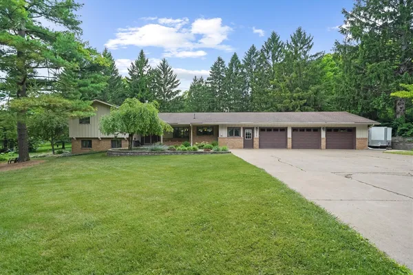 $550,000 | 1510 York Terrace, Saline, MI 48176