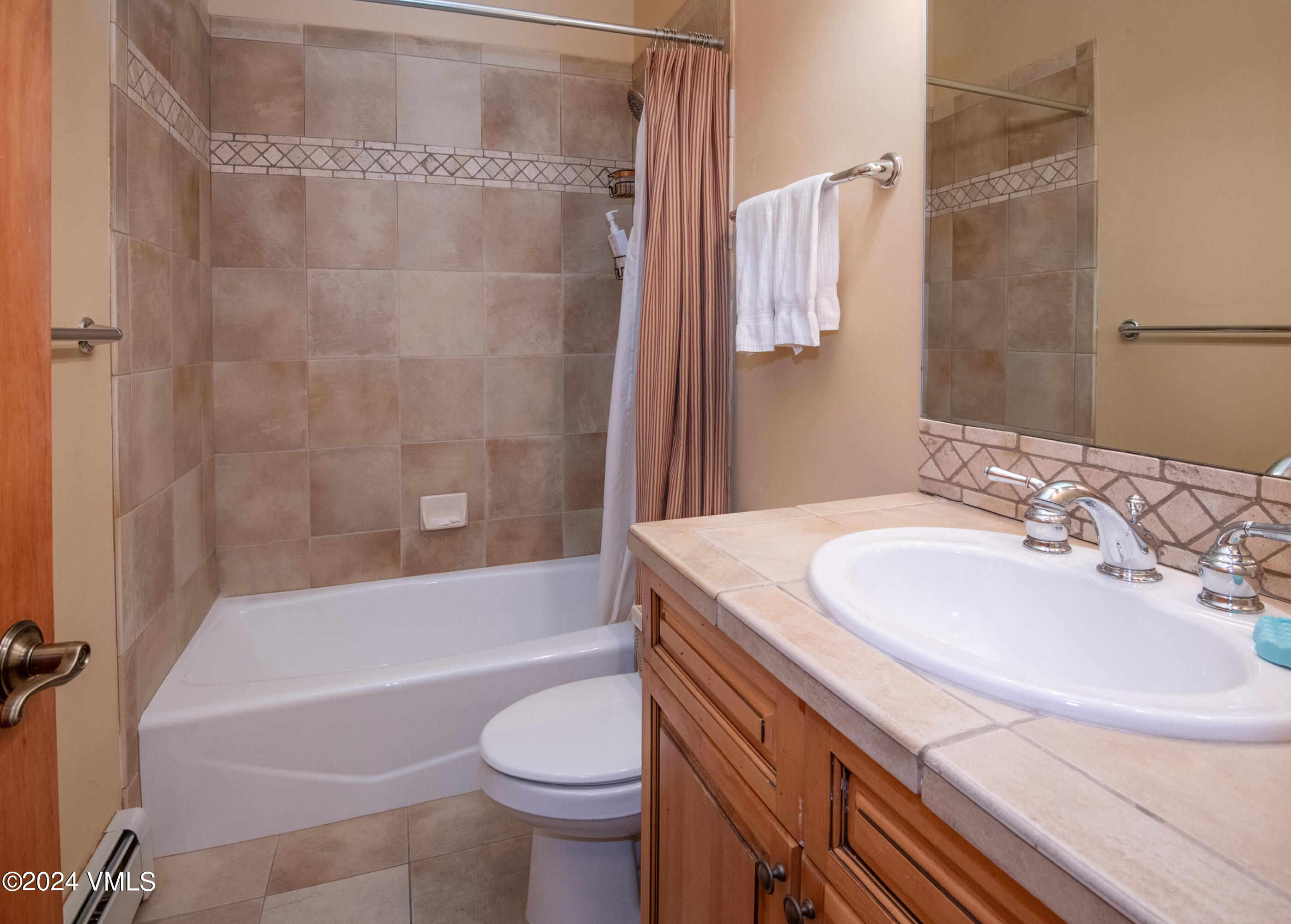 111 Knudson Ranch Road Edwards, CO 81632 - Photo 25 of 31 a bathroom with a sink a toilet and a bathtub