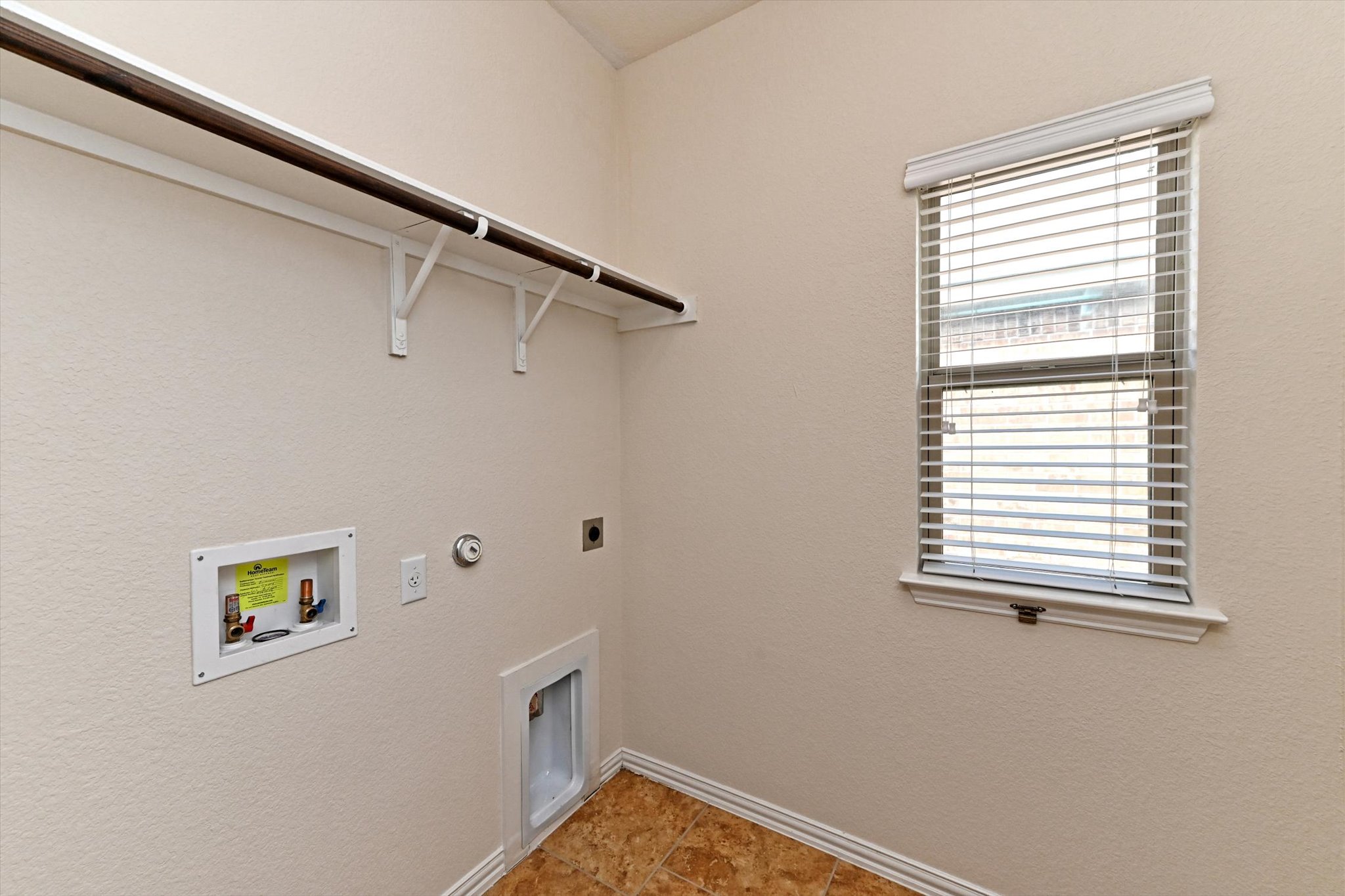 265 Shale Circle Buda, TX 78610 - Photo 26 of 29 Laundry area featuring hookup for a gas dryer, a textured wall, hookup for a washing machine, and hookup for an electric dryer