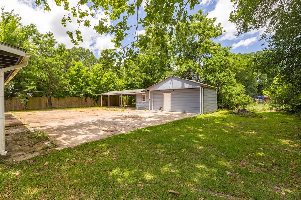 2915 Freeman Street Lufkin, TX 75901 - Photo 29 of 33 a front view of house with yard and green space