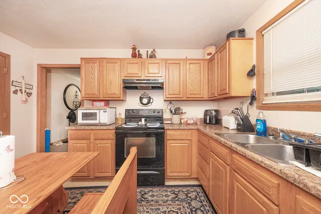 $274,900 | 126-128 Allen Drive, Mooresville, IN 46158