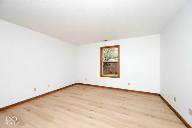 $274,900 | 126-128 Allen Drive, Mooresville, IN 46158