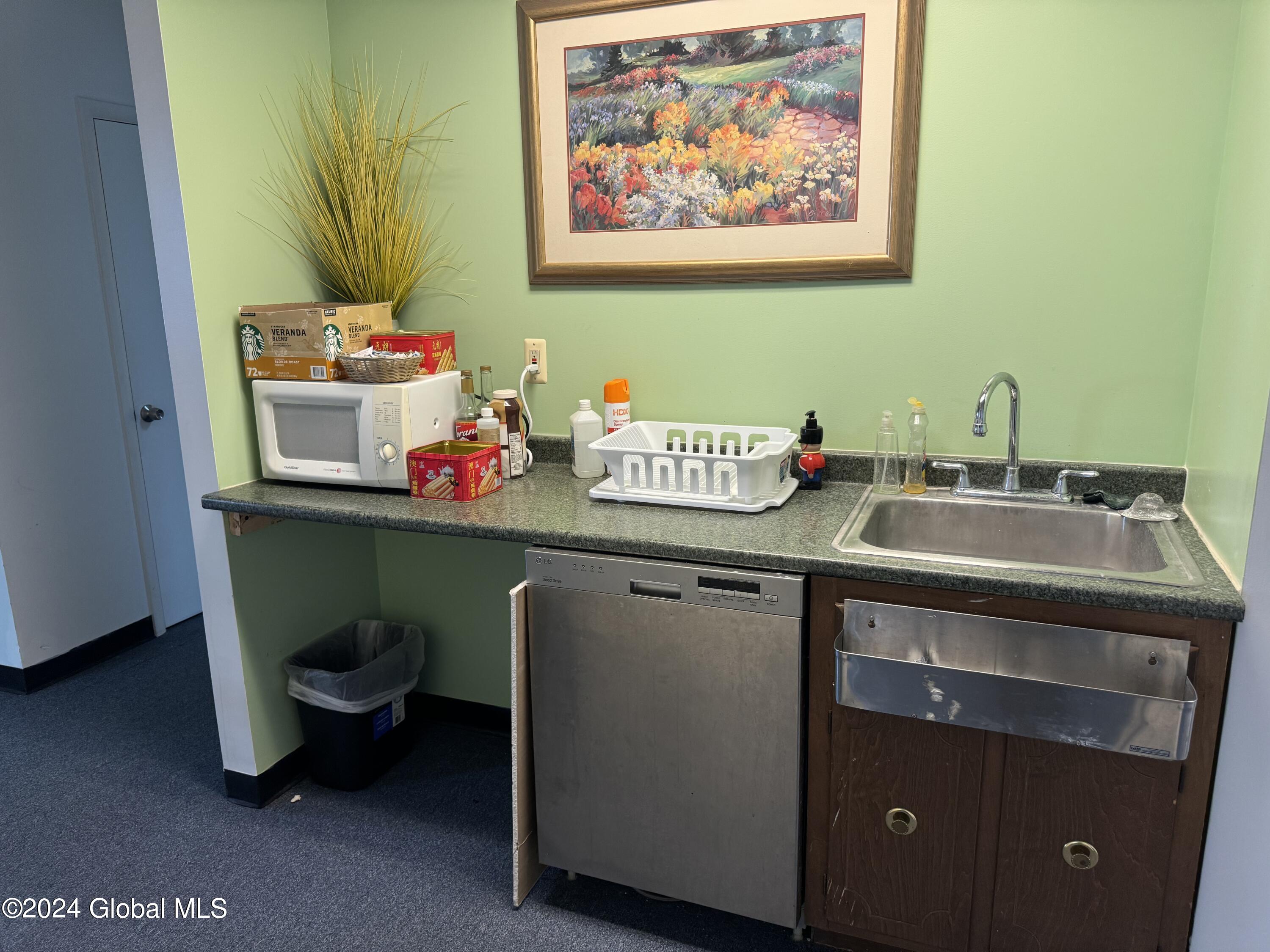 35 Fuller Road Colonie, NY 12205 - Photo 16 of 28 IMG_0828(1)