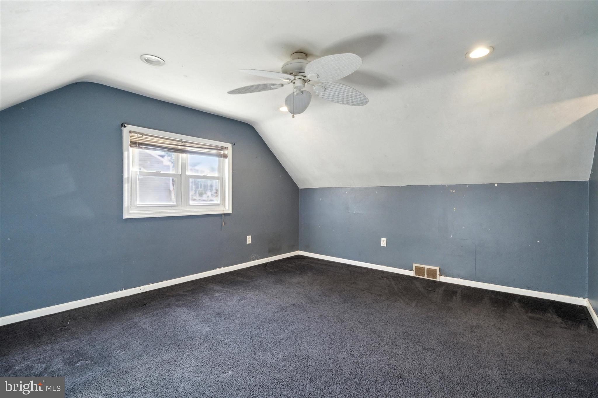 17 Pearson Circle Springfield, PA 19064 - Photo 15 of 34 Third Floor Bedroom