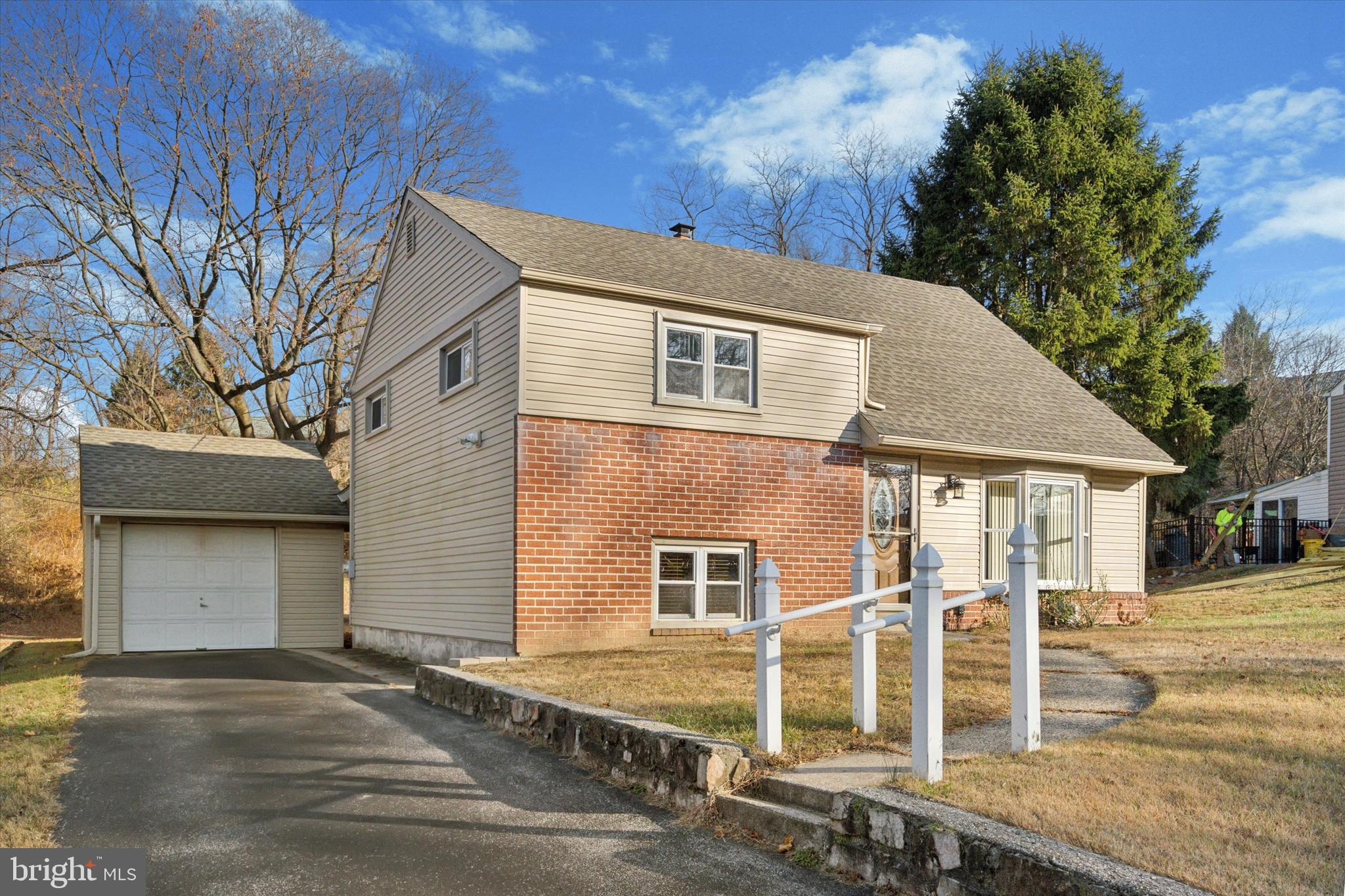 17 Pearson Circle Springfield, PA 19064 - Photo 2 of 34 Private Driveway