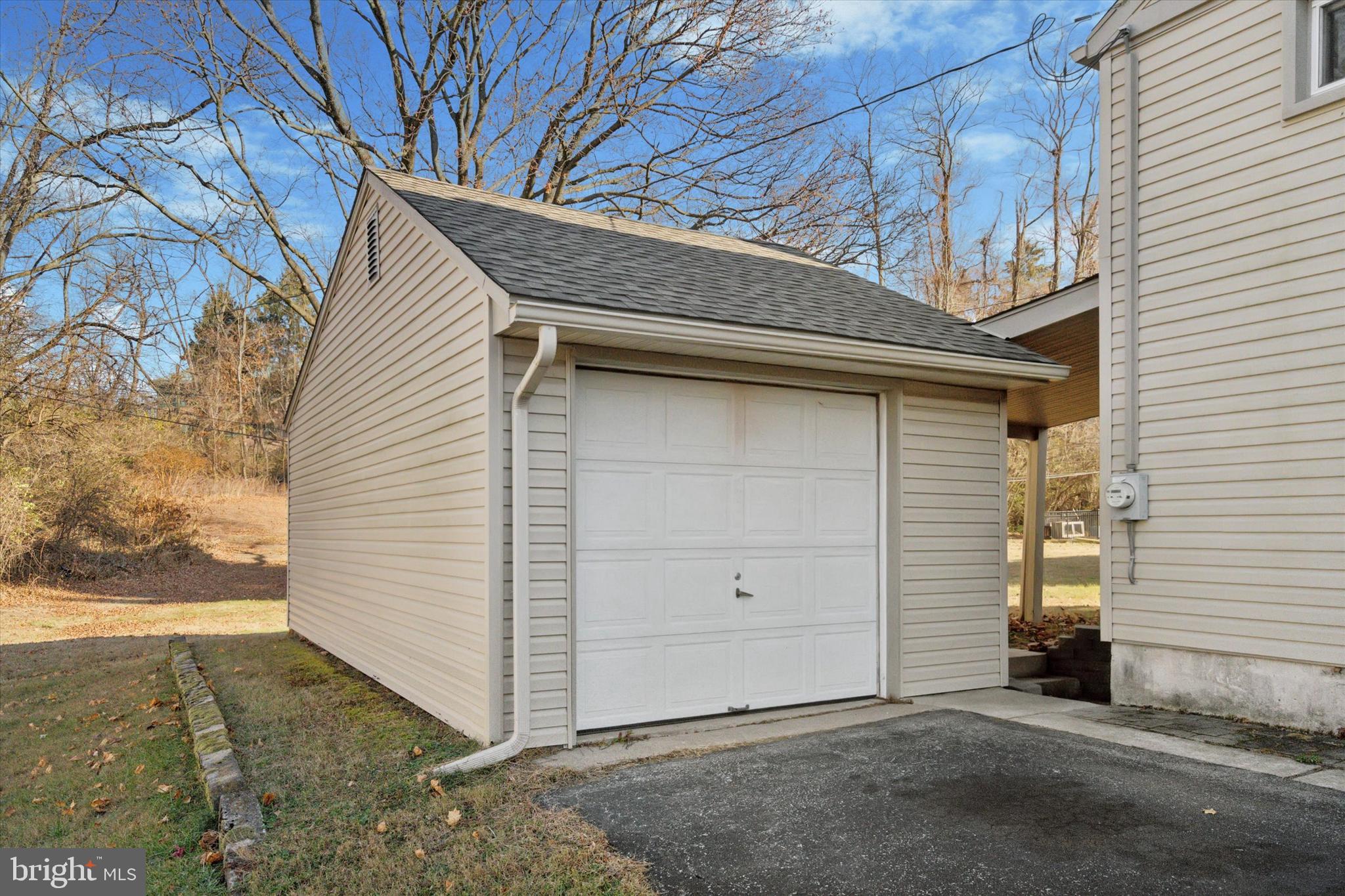 17 Pearson Circle Springfield, PA 19064 - Photo 25 of 34 detached garage