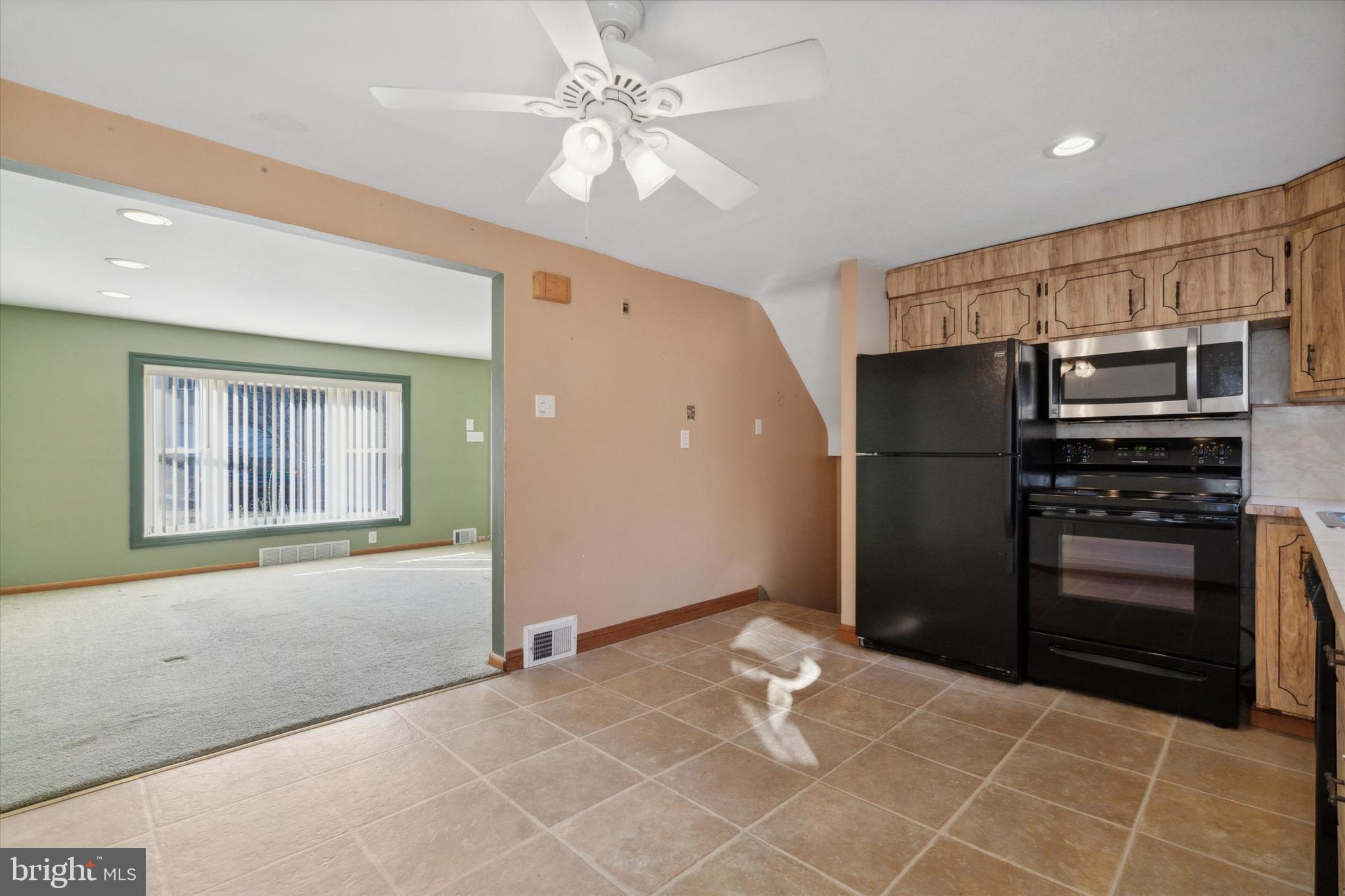 17 Pearson Circle Springfield, PA 19064 - Photo 5 of 34