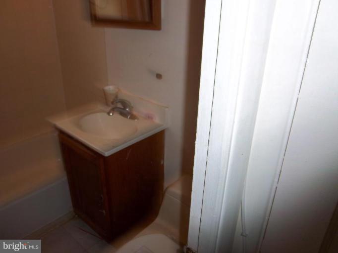 717 Four Mile Road Alexandria, VA 22305 - Photo 7 of 7 Bath #1