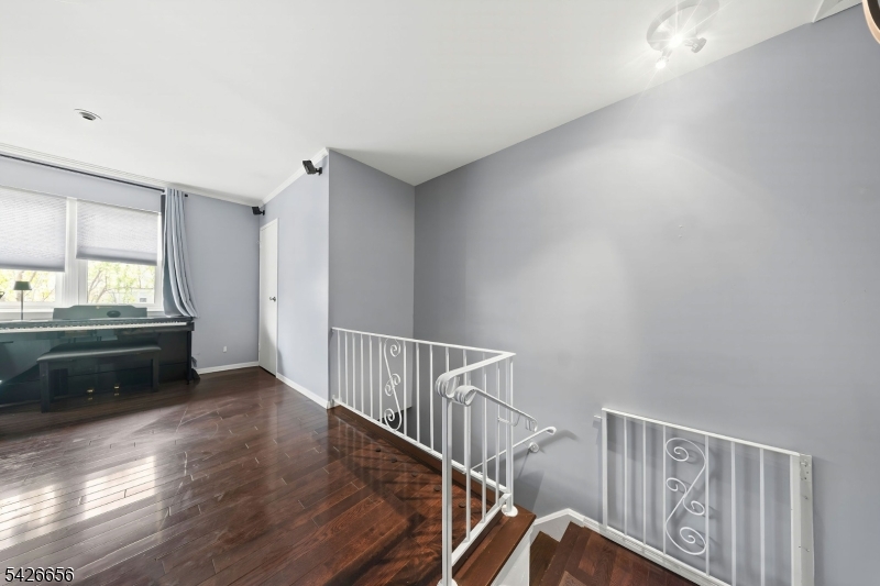 44 Judson Street Edison, NJ 08837 - Photo 4 of 28