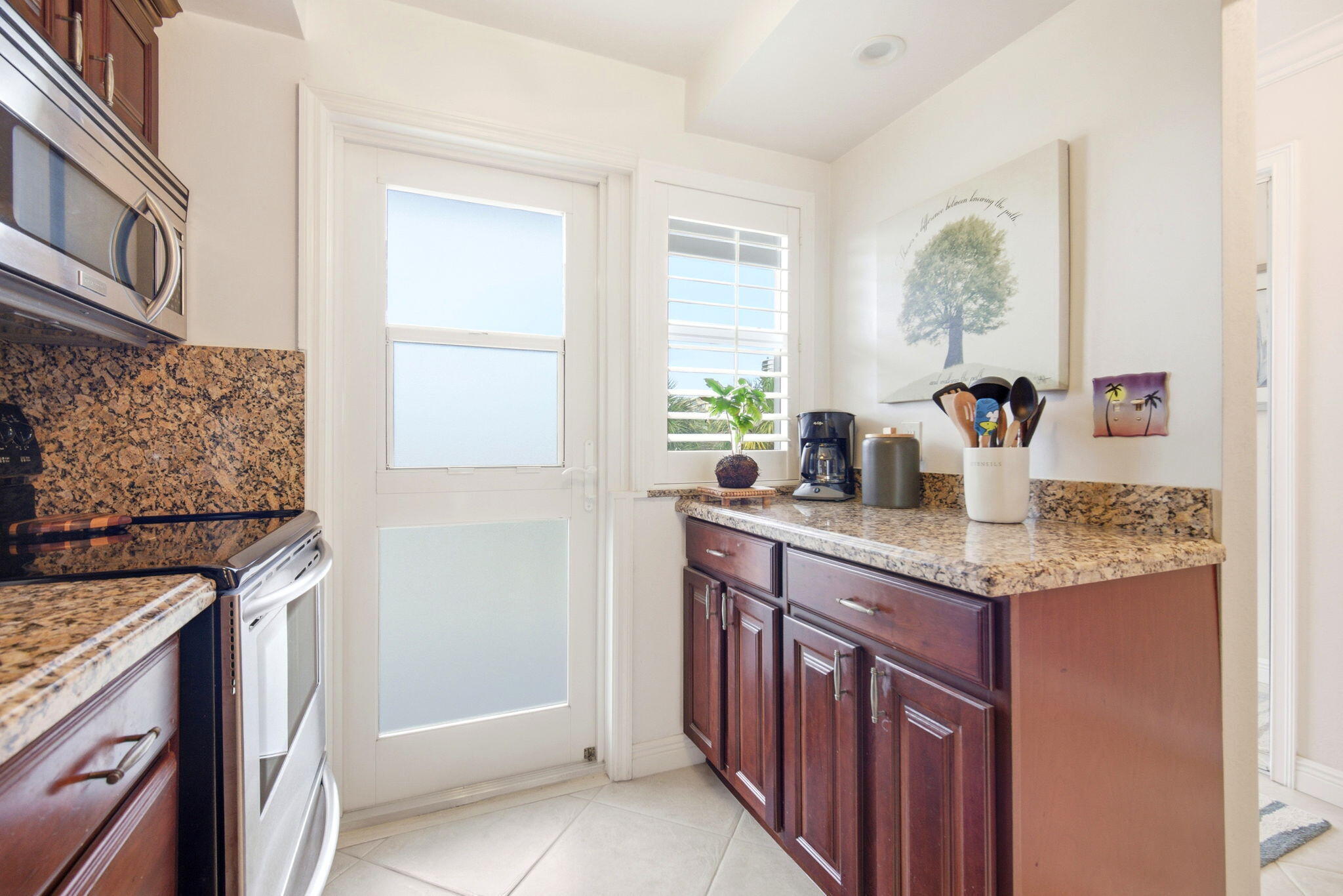 3221 Northeast 8th Street, Unit F305 Pompano Beach, FL 33062 - Photo 11 of 27 28-web-or-mls-IMG_7847