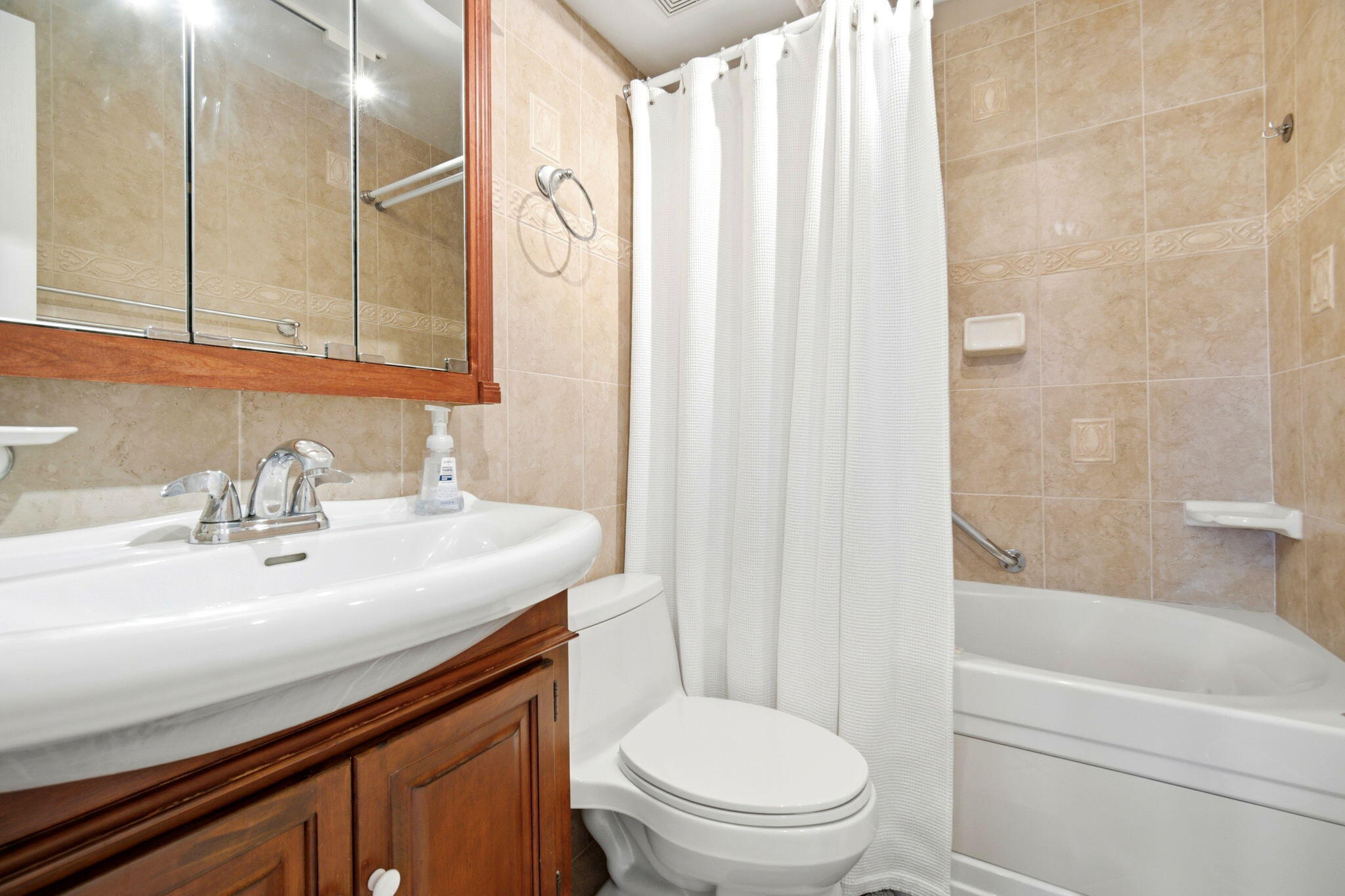3221 Northeast 8th Street, Unit F305 Pompano Beach, FL 33062 - Photo 14 of 27 15-web-or-mls-IMG_7805