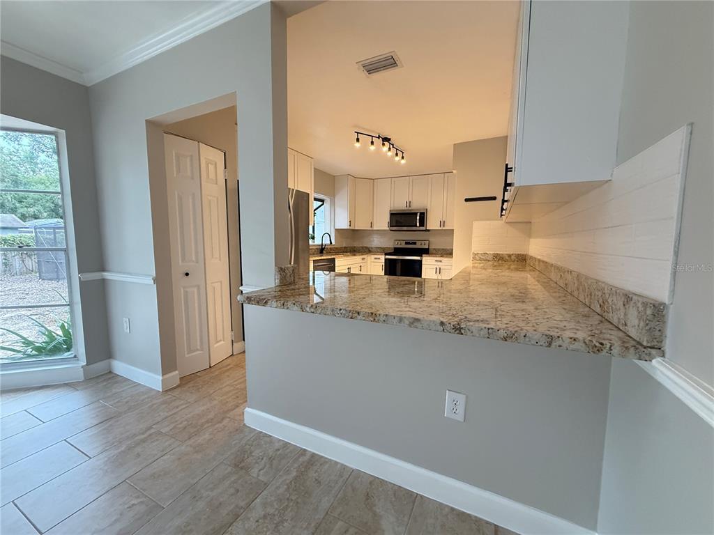 502 Oakhurst Street Brandon, FL 33511 - Photo 14 of 40 a kitchen with stainless steel appliances granite countertop a stove a refrigerator and a sink