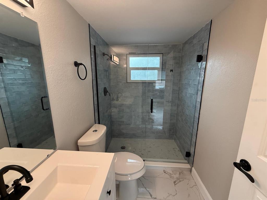 502 Oakhurst Street Brandon, FL 33511 - Photo 32 of 40 a bathroom with a shower and a toilet