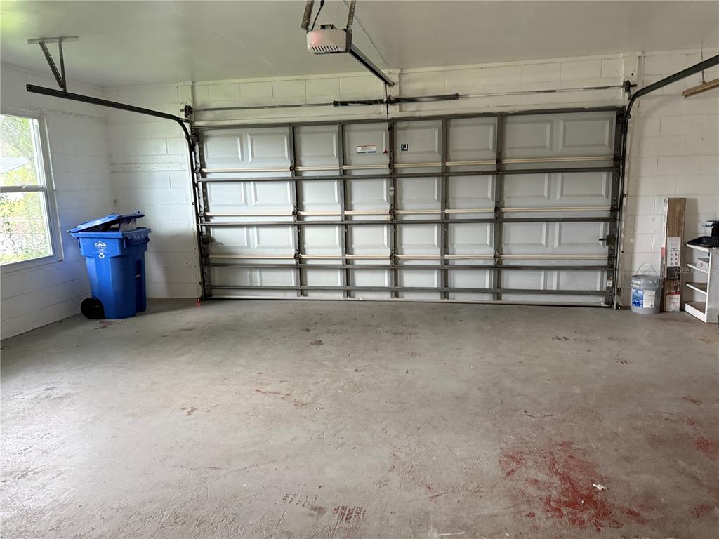 502 Oakhurst Street Brandon, FL 33511 - Photo 39 of 40 a view of a garage