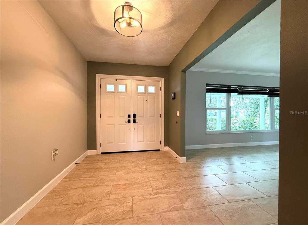 502 Oakhurst Street Brandon, FL 33511 - Photo 6 of 40 a view of an empty room with a window