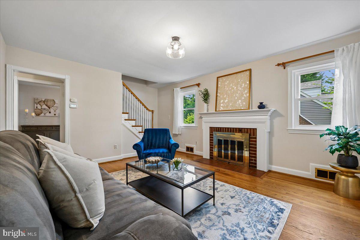 10404 Amherst Avenue Silver Spring, MD 20902 - Photo 6 of 49