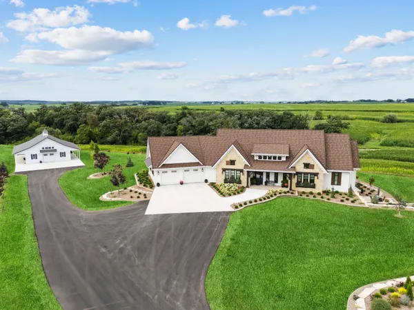 $2,499,000 | 2351 Trail View Road, Decorah, IA 52101