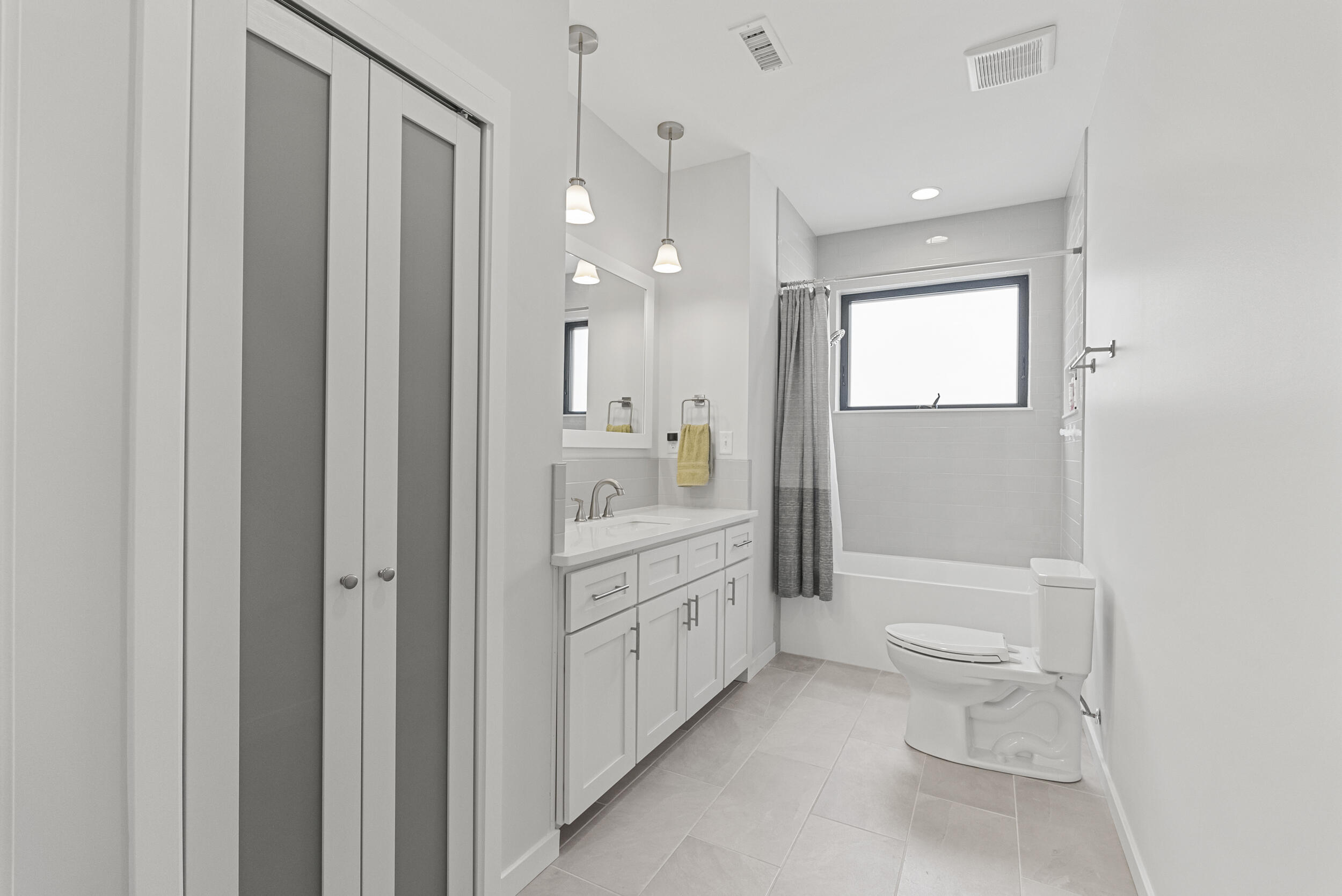 2409 Old Firetrail Road Huddleston, VA 24104 - Photo 17 of 32 Guest Bathroom