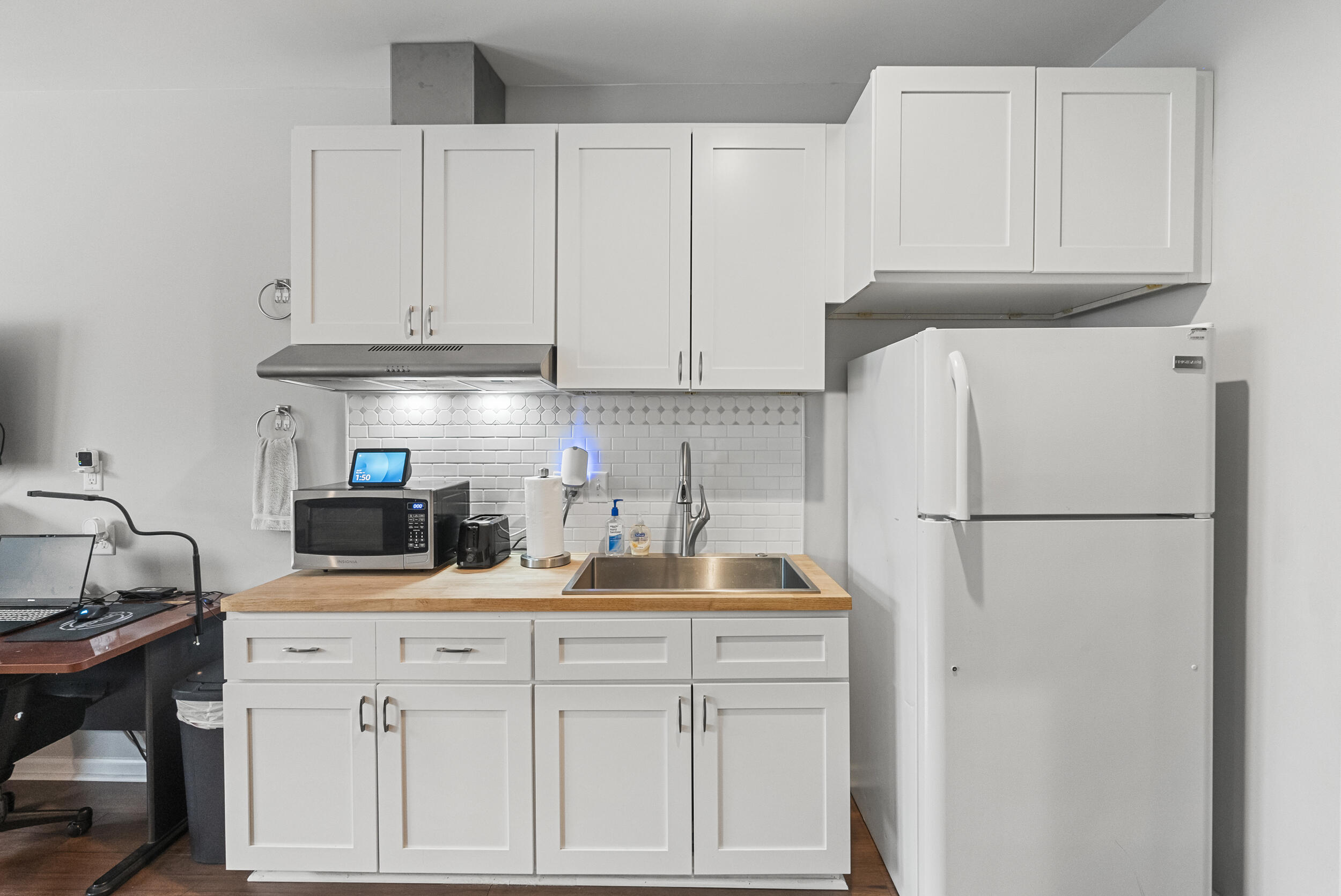 2409 Old Firetrail Road Huddleston, VA 24104 - Photo 26 of 32 Kitchenette