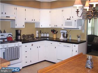 621 Surrey Road Sewell, NJ 08080 - Photo 6 of 12 Kitchen