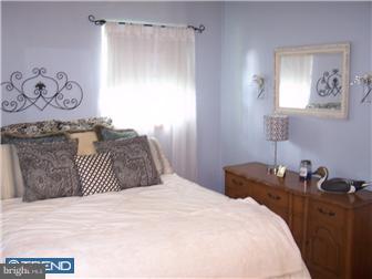 621 Surrey Road Sewell, NJ 08080 - Photo 8 of 12 Bedroom - Main