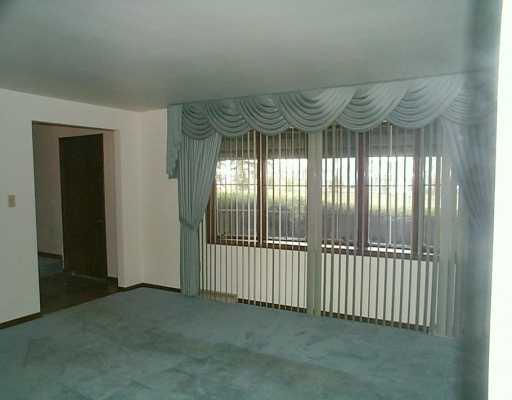 119 Ridge Road Valencia, PA 16059 - Photo 4 of 8 Living Room.