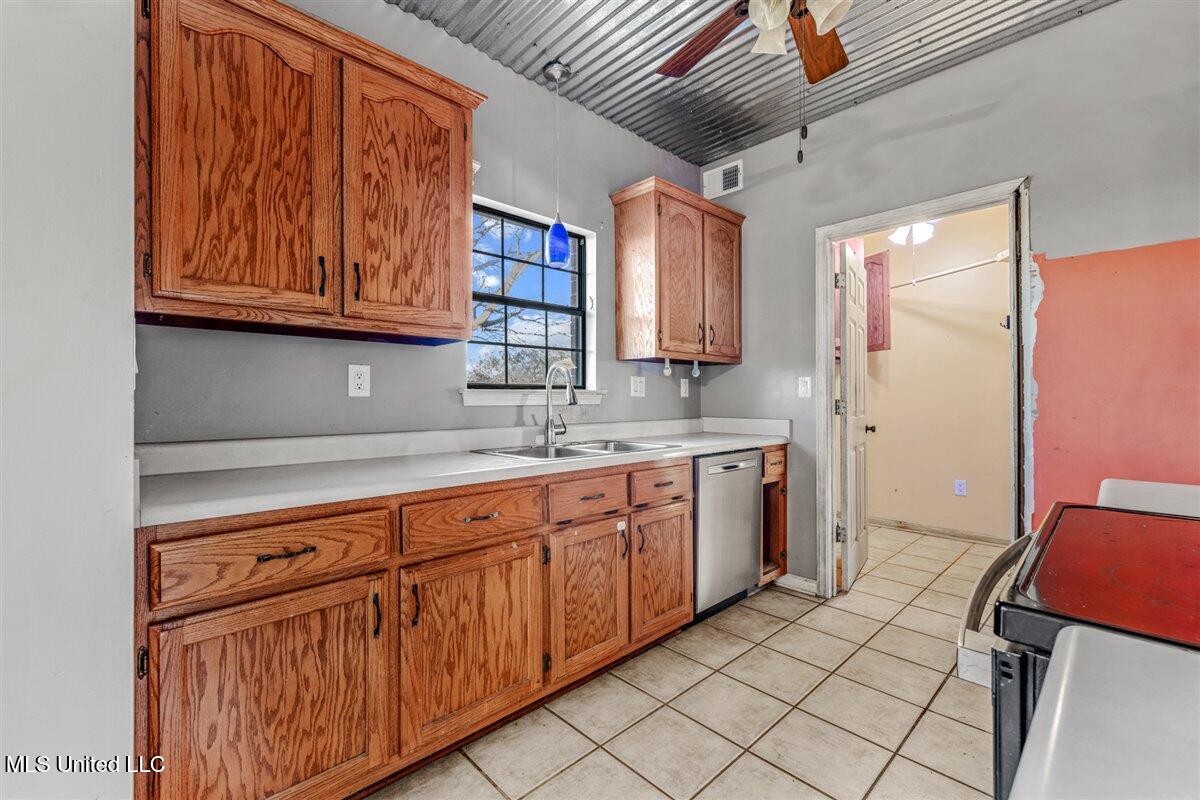 13066 Sandbourne South Olive Branch, MS 38654 - Photo 12 of 33 15-kitchen