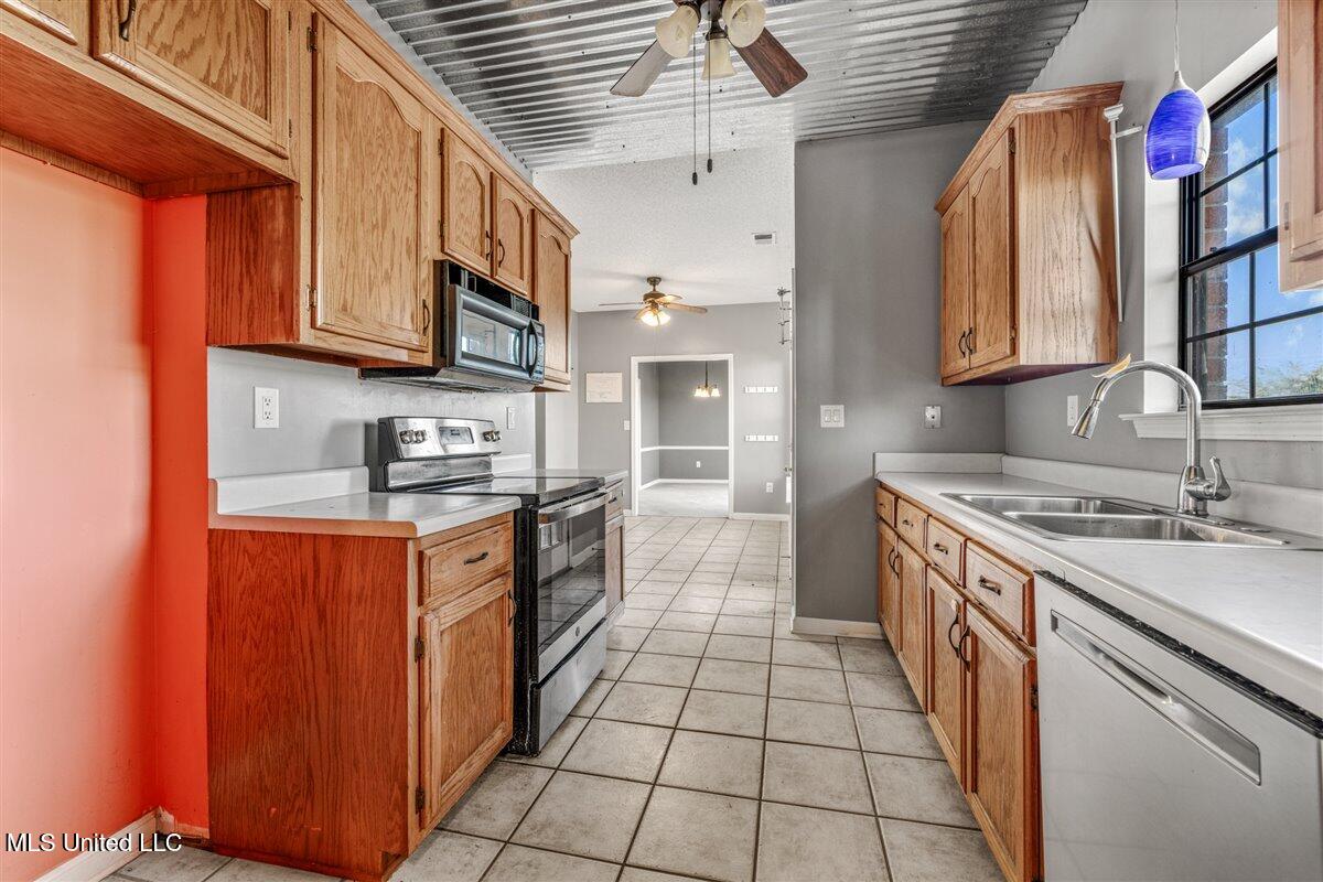 13066 Sandbourne South Olive Branch, MS 38654 - Photo 13 of 33 16-kitchen