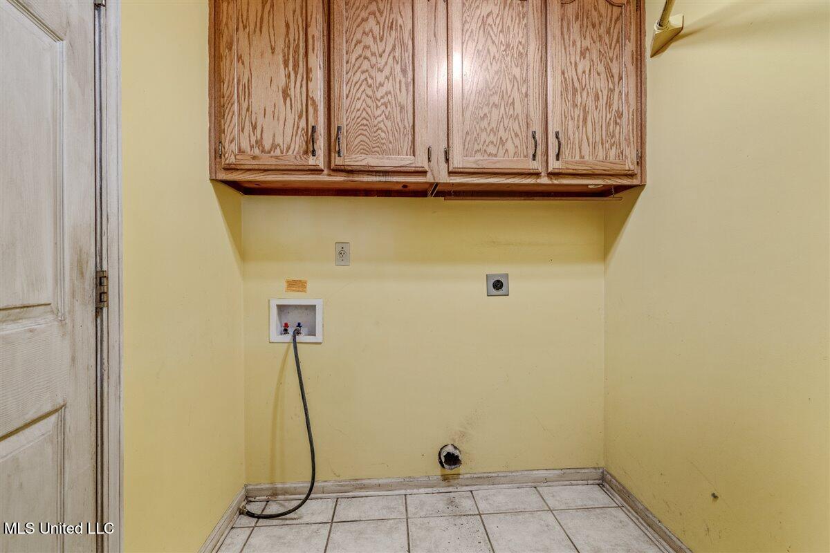 13066 Sandbourne South Olive Branch, MS 38654 - Photo 15 of 33 18-laundry